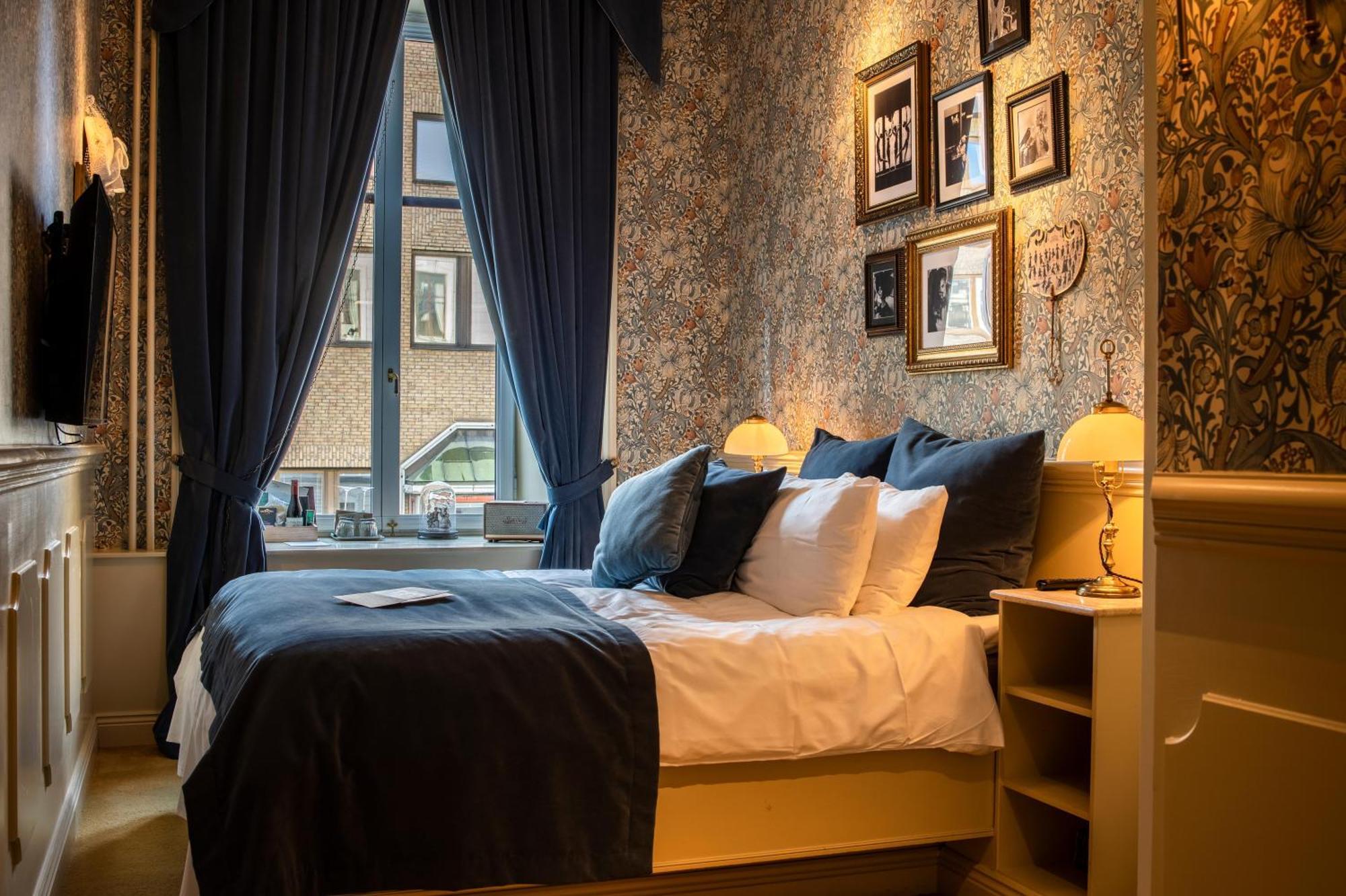 Hotel Pigalle Göteborg Exteriér fotografie A bedroom at the hotel