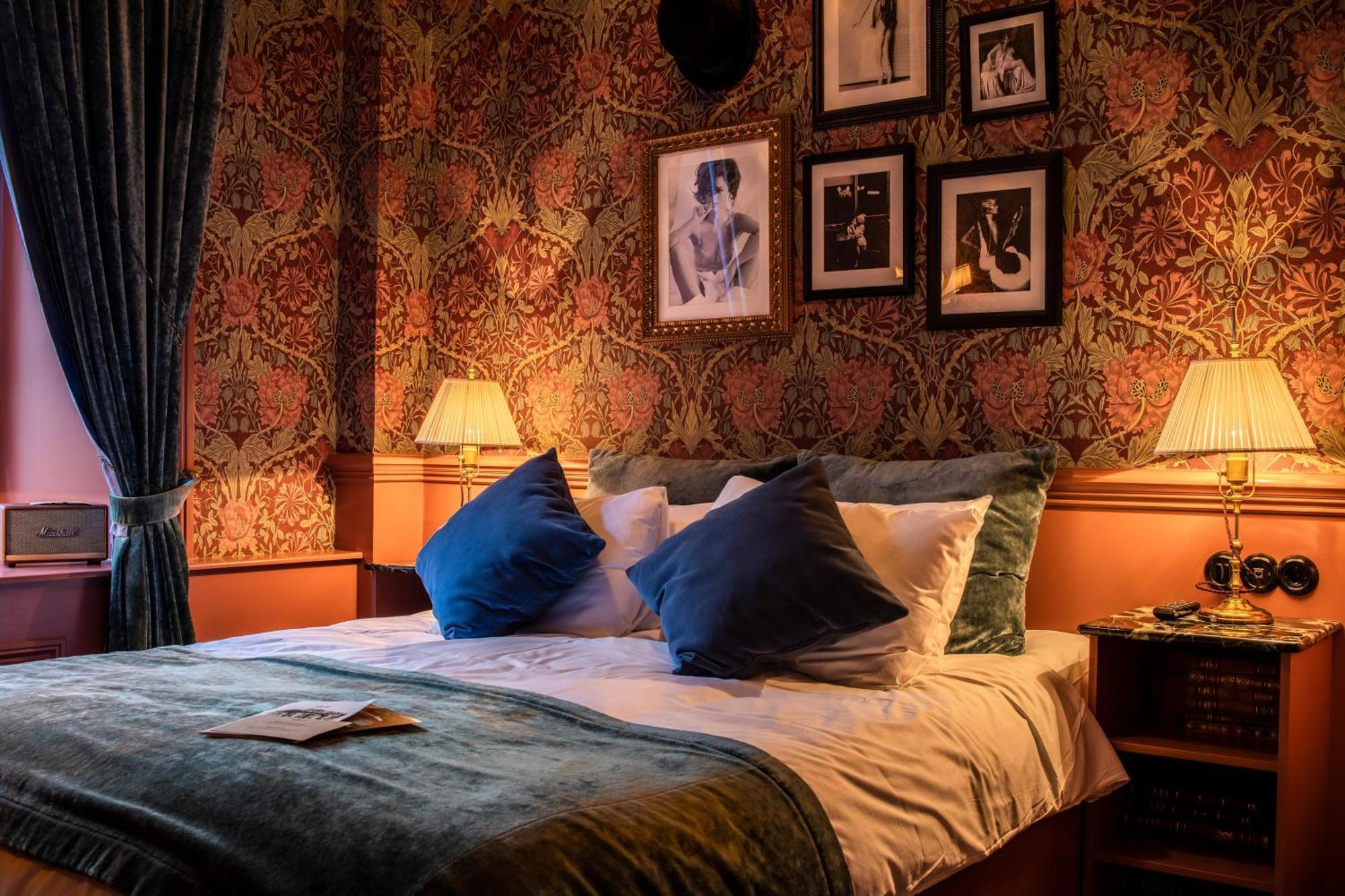 Hotel Pigalle Göteborg Exteriér fotografie A bedroom at the hotel