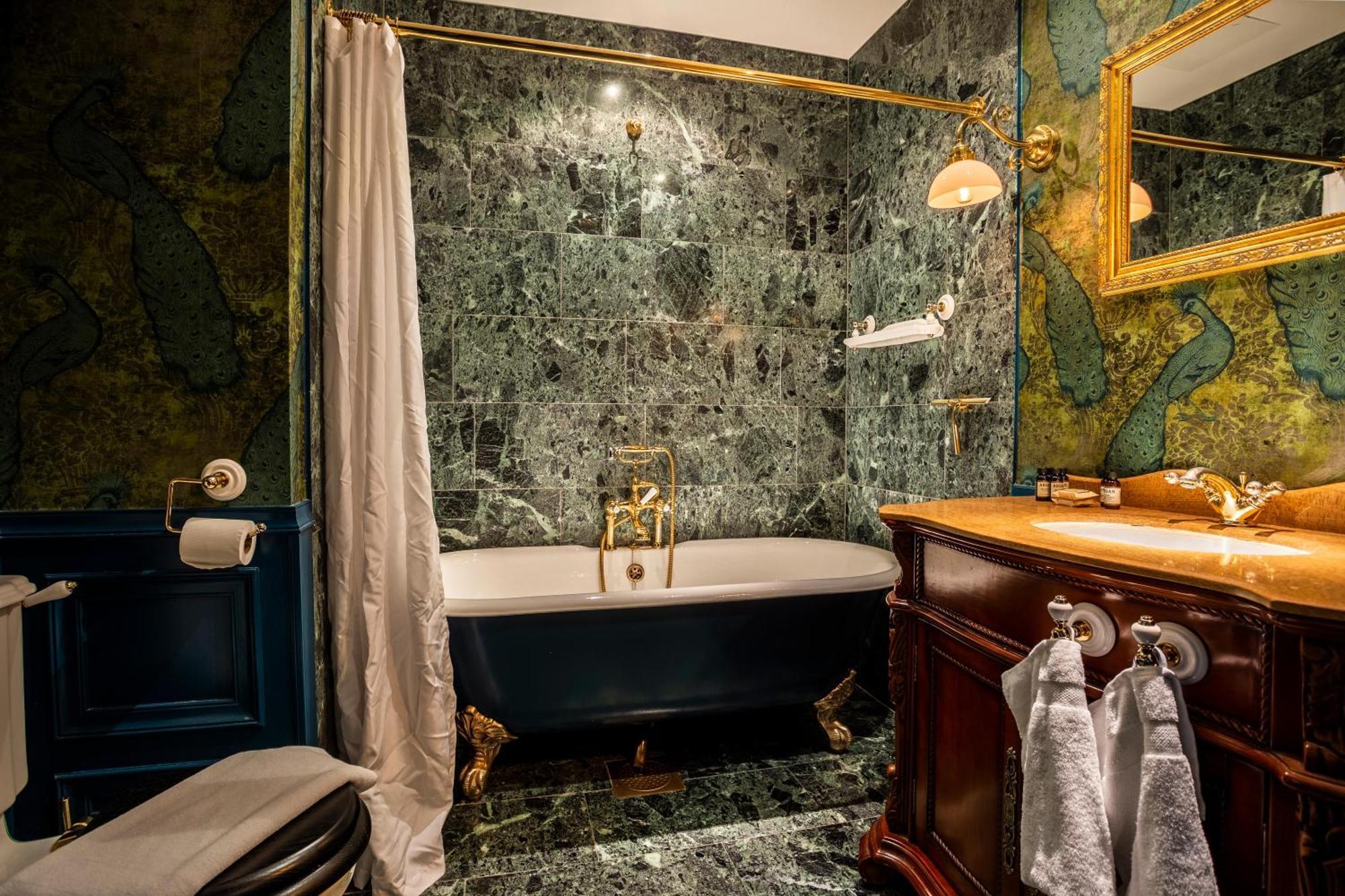 Hotel Pigalle Göteborg Exteriér fotografie Bathroom
