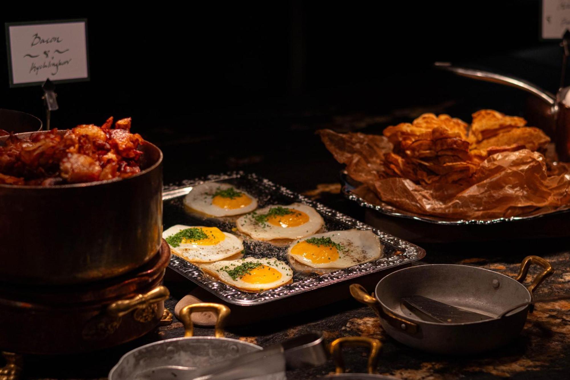 Hotel Pigalle Göteborg Exteriér fotografie A breakfast buffet