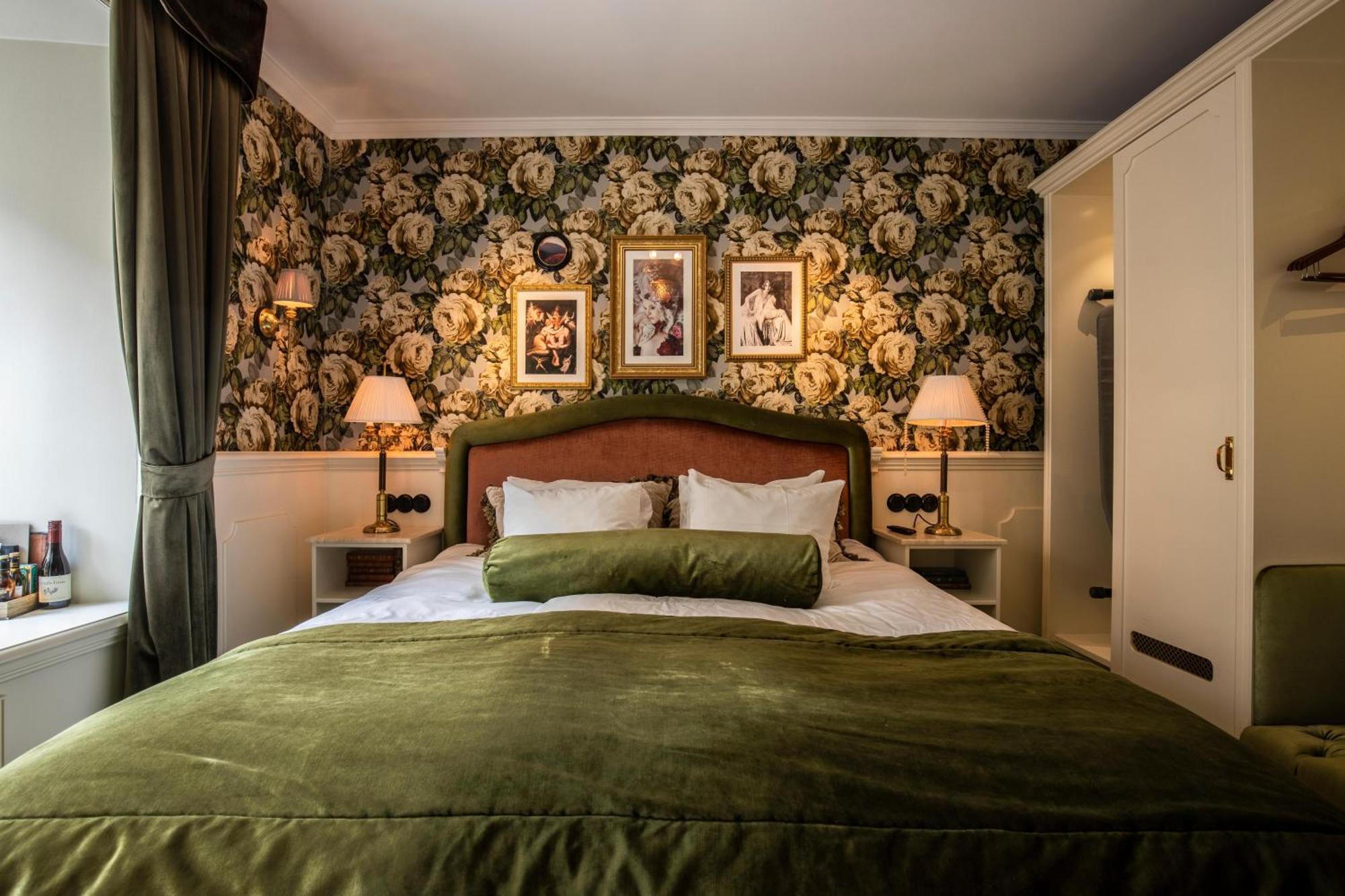 Hotel Pigalle Göteborg Exteriér fotografie A bedroom at the hotel