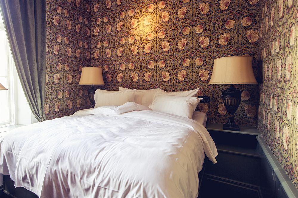 Hotel Pigalle Göteborg Exteriér fotografie A bedroom at the hotel